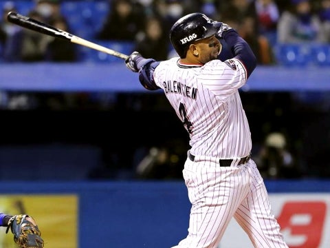 バレンティン選手が先制タイムリー