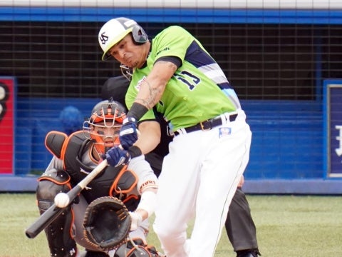 オスナ選手が一時同点となる6号ソロ