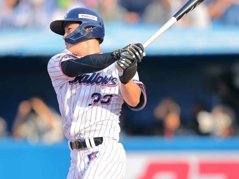 内山選手が思い切りのいい打撃でマルチ安打を放つ！