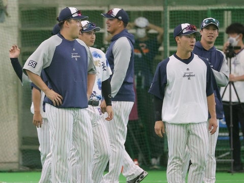 雨のため室内練習場で調整