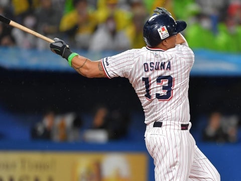 オスナ選手が貴重な先制点となる1号3ラン！