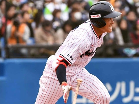 内野安打でチャンス広げる