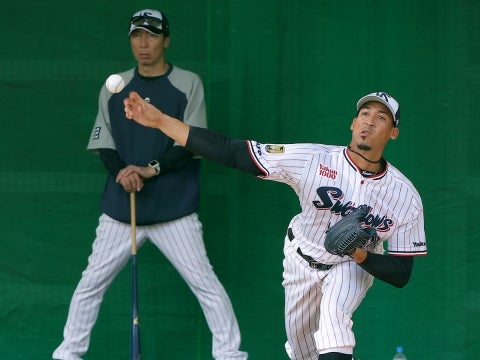 キャンプ初日からブルペンへ