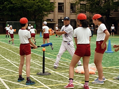 傘を持つように