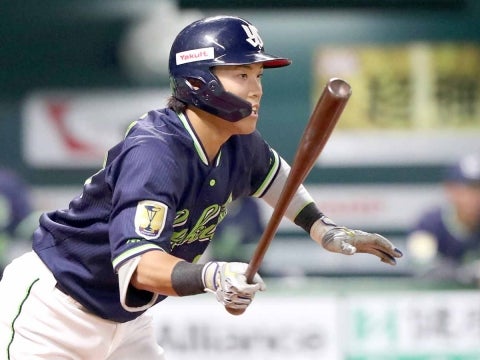 武岡選手が先制の2点タイムリー