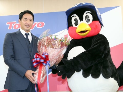 会見後につば九郎も