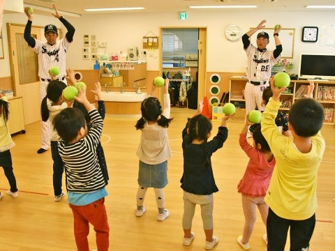 ボールを使って