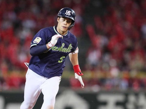 塩見選手が貴重な追加点となるタイムリー三塁打！