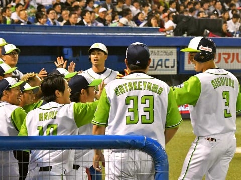 犠牲フライで同点に追いつく