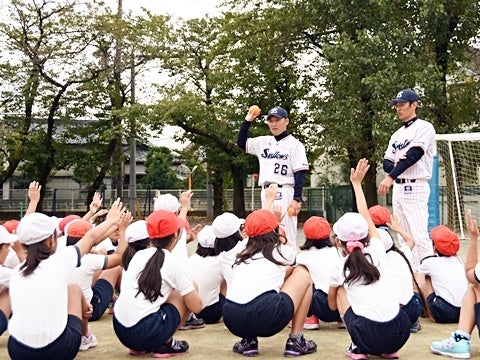 遠くに投げるコツは？