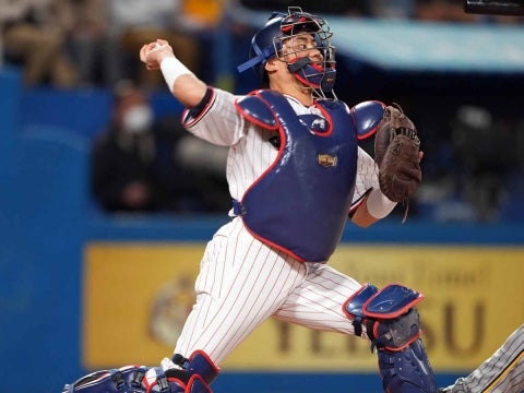 中村選手が強肩を見せる