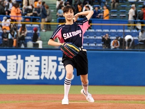 新川優愛さんが登場