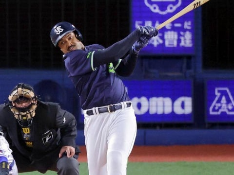 サンタナ選手が決勝の2点タイムリー！