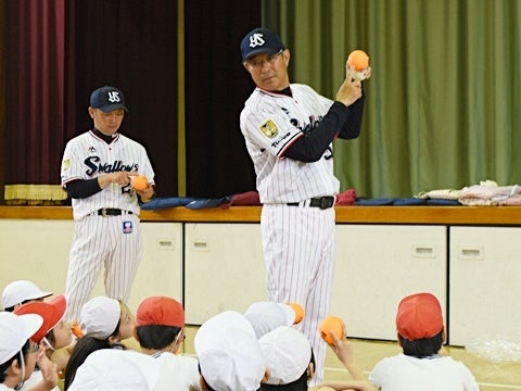 ボールの縫い目と握り方について