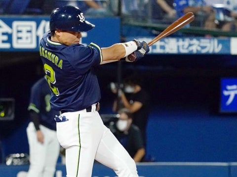 代打・中村選手が決勝タイムリーを放ち、首位浮上！