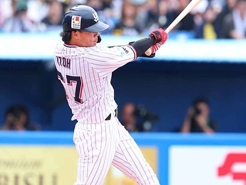 伊藤選手が2試合連続ホームランを放つ