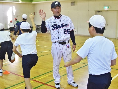河端氏が町田市立南つくし野小学校で投げ方指導！