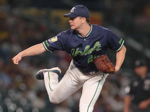 木澤投手が三者凡退に封じる