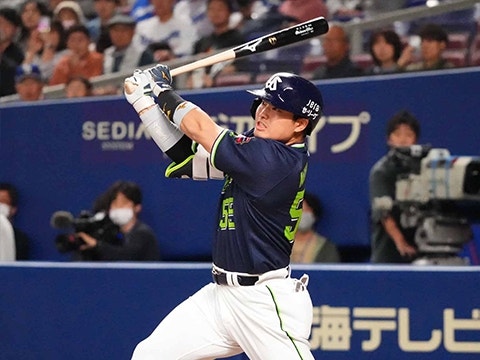 村上選手が先制の2号2ランを放つ