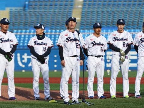 高津監督「素晴らしいシーズンにしてくれたのは、チームスワローズのファンの皆さんのおかげ」