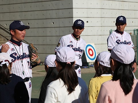 山部氏、河端氏、徳山氏が豊島区立南池袋小学校で投げ方指導！