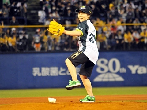 三宅宏実さんが始球式
