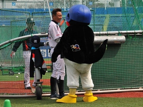 池山コーチと談笑