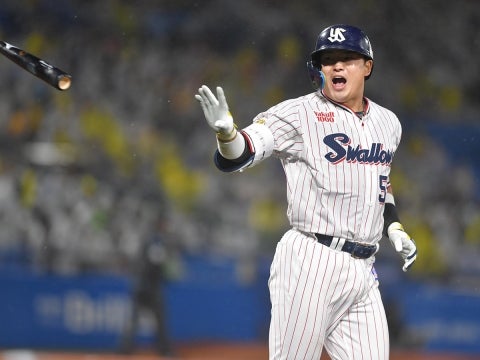 村上選手が逆転の1号2ラン！日本シリーズ進出へ王手！