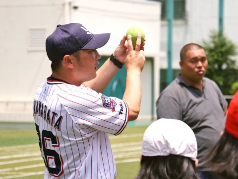 柔らかいボールを使って