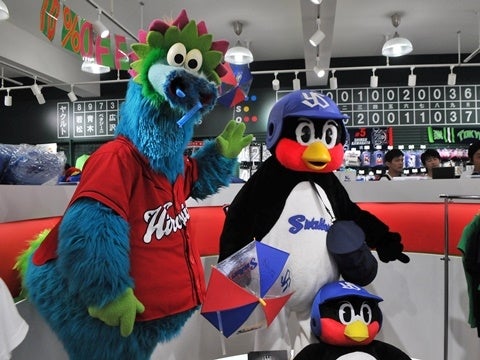 等身大つば九郎と