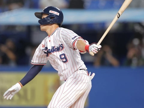 塩見選手がチーム初安打＆盗塁を決め、サヨナラのホームイン！