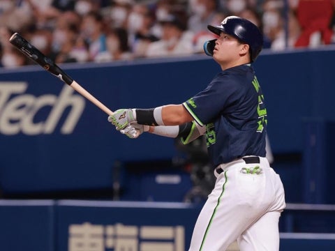 村上選手が2本のホームラン。球団日本人最多タイ44本塁打