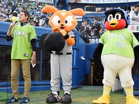 キャップを回して応援？