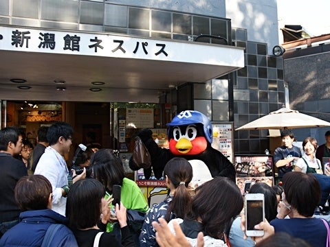 つば九郎が表参道ネスパスで「つば九郎米」新米販売イベントに登場！