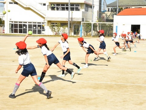 動きを合わせてキャッチボール