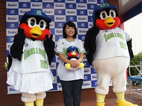 つば九郎＆つばみと記念撮影