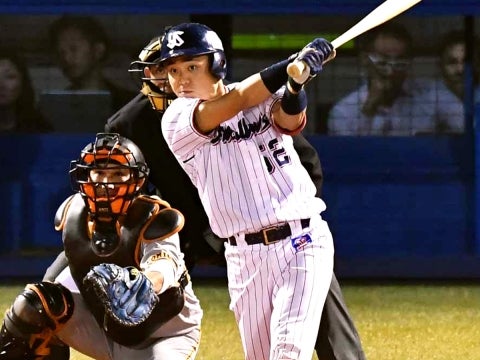 中村選手が一時同点となるタイムリー二塁打