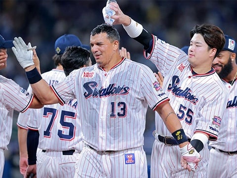 オスナ選手がサヨナラ犠牲フライで試合を決める