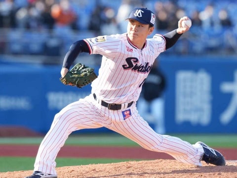 成田投手がセーブを挙げる