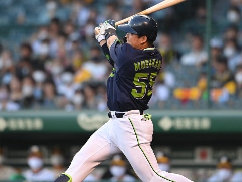 村上選手が先制の23号ソロを放つ