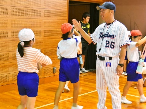 河端氏が新宿区淀橋第四小学校で投げ方指導！