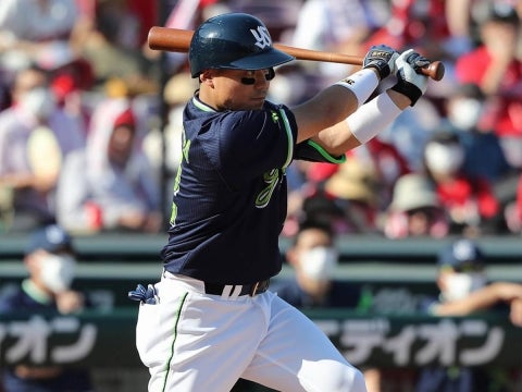 中村選手が先制の2点タイムリーを放つ！