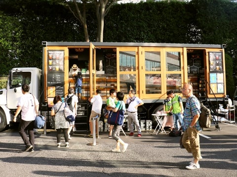 巨大キッチンカー