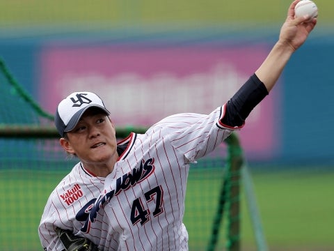 シート打撃に登板する高橋投手