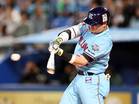 村上選手が決勝の3号ソロを放つ