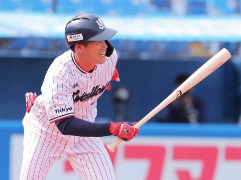 2回、内野安打を放つ塩見選手