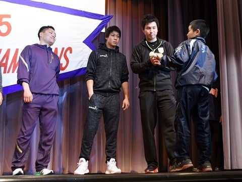 直筆サイン入りバットをプレゼント