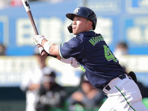 丸山和選手が同点の1号ソロを放つ