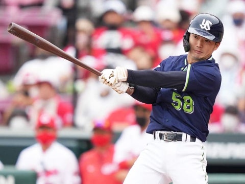 長岡選手が一時勝ち越しとなるタイムリー