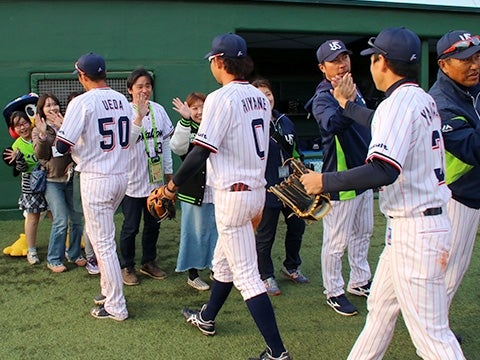 選手とのハイタッチも